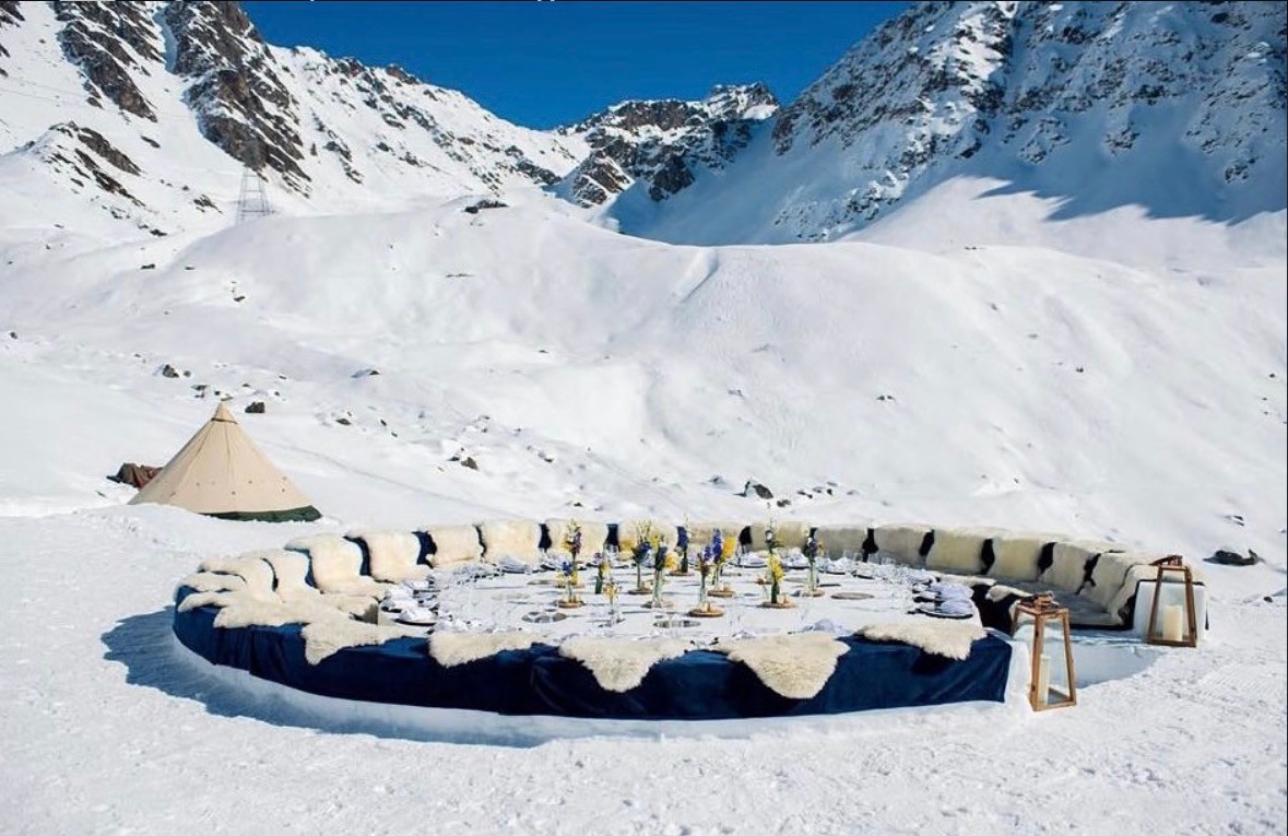 Une réception éphémère dans la neige
